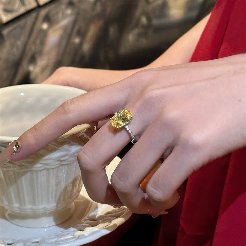 Minka Sparkling Oval Ring [ZXBB6XQ9]