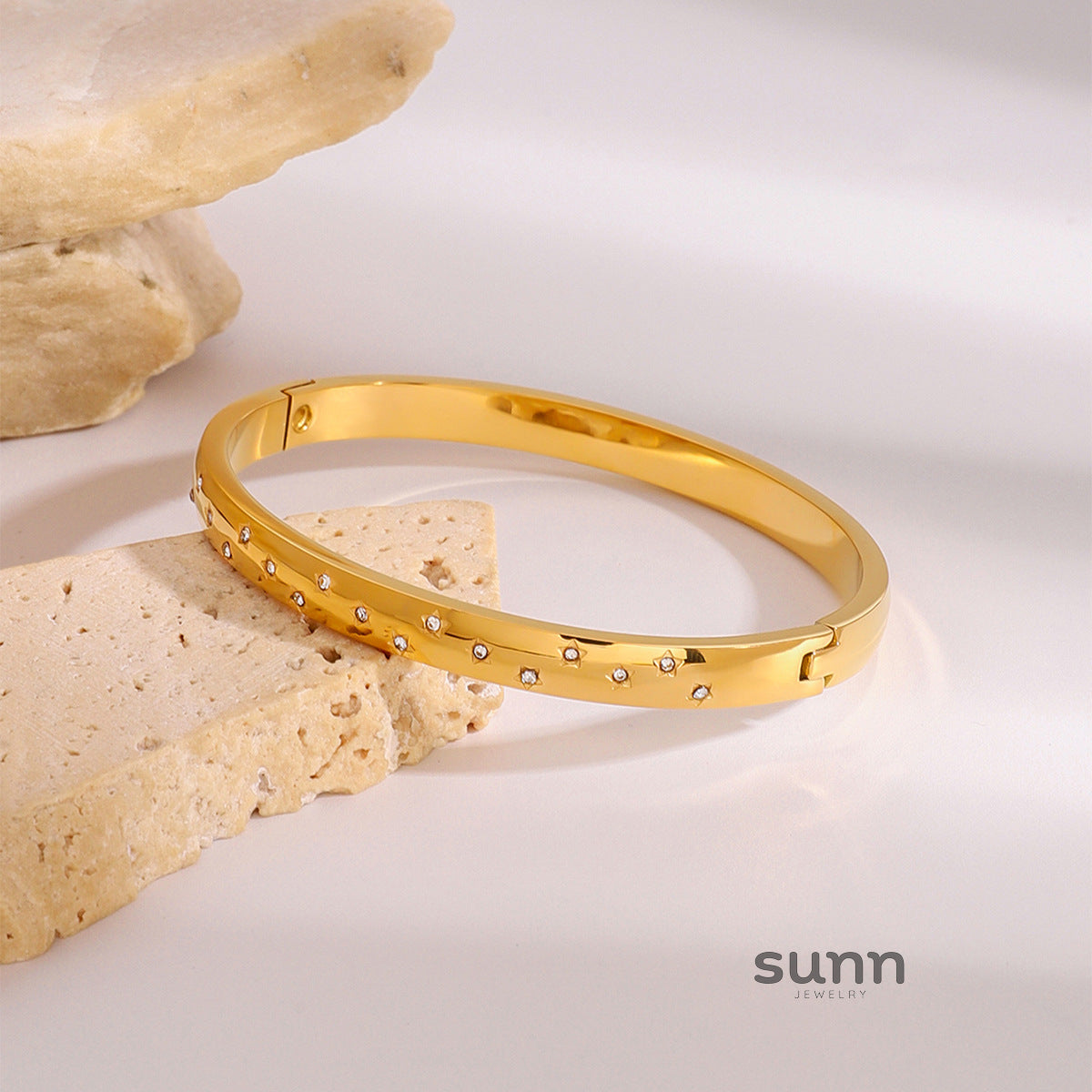 Mira Steel Buckle Bracelet [V1607UAB]