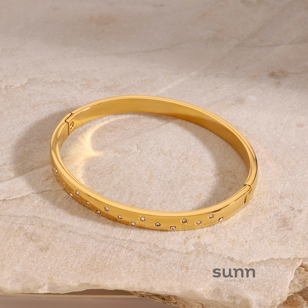 Mira Steel Buckle Bracelet [BJU1LNPD]