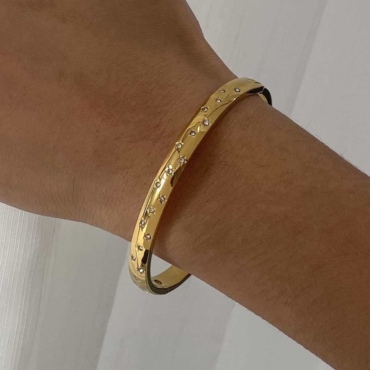 Mira Steel Buckle Bracelet [70R0SOUD]