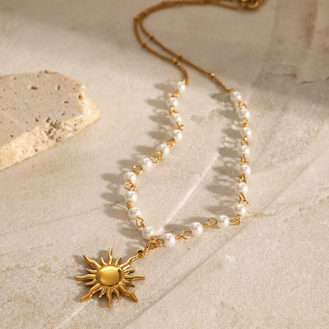 Mirabella Layered Pearl Sunflower Necklace [L0H5ACJM]