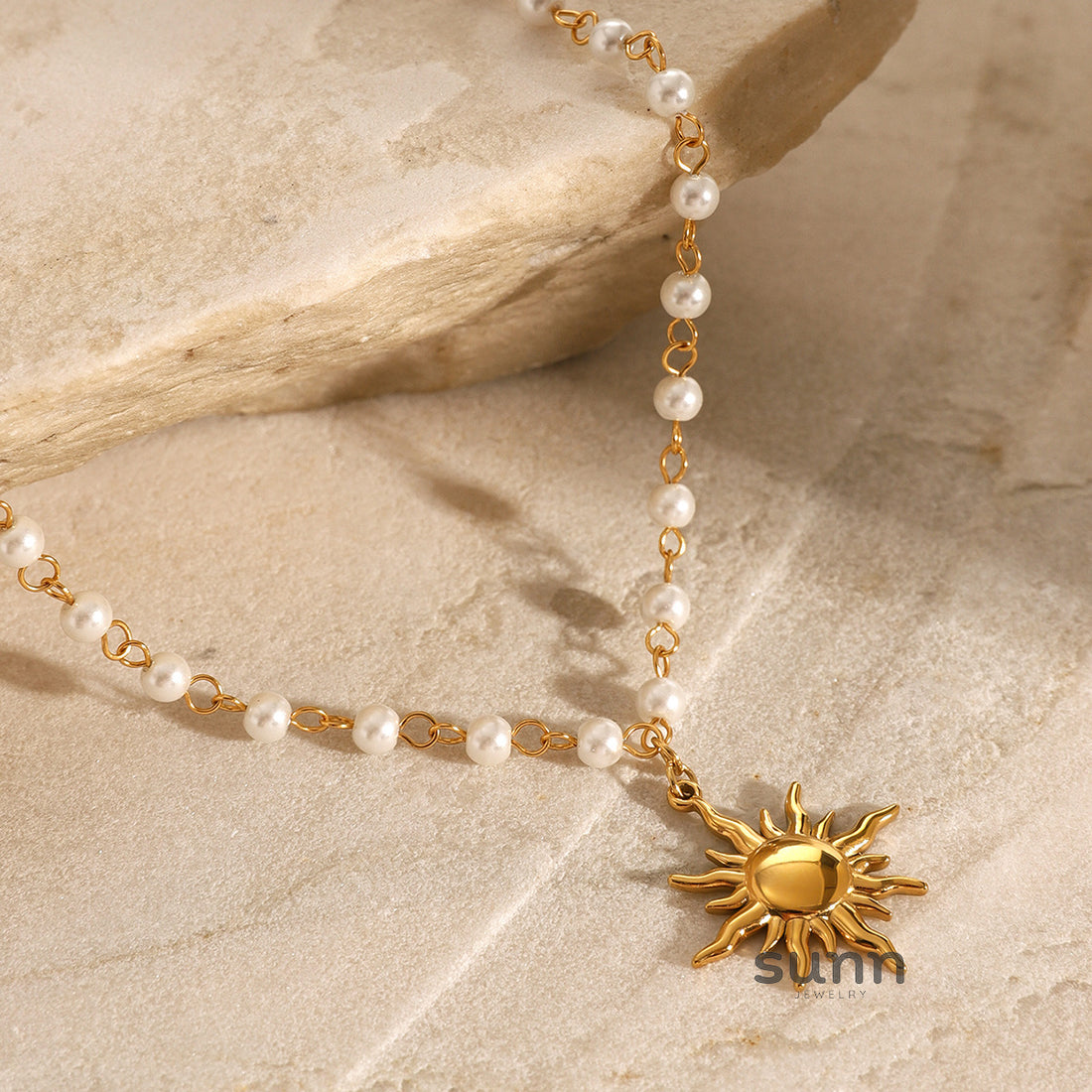 Mirabella Layered Pearl Sunflower Necklace [L0H5ACJM]
