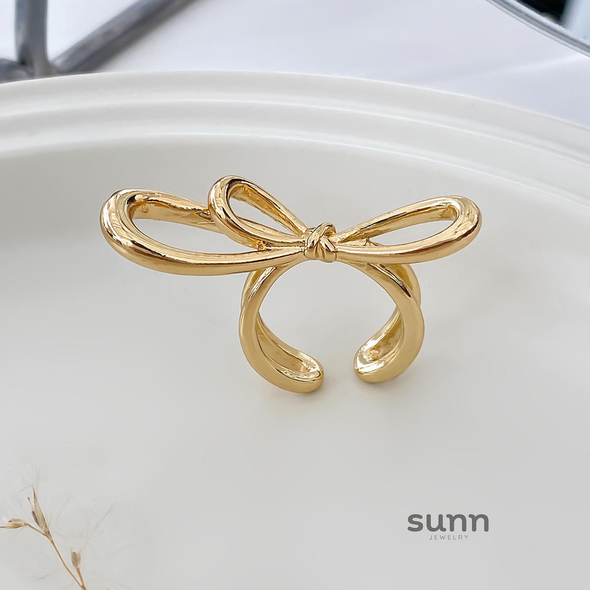 Miracle Glossy Butterfly Bow Ring [2HBX6J70]