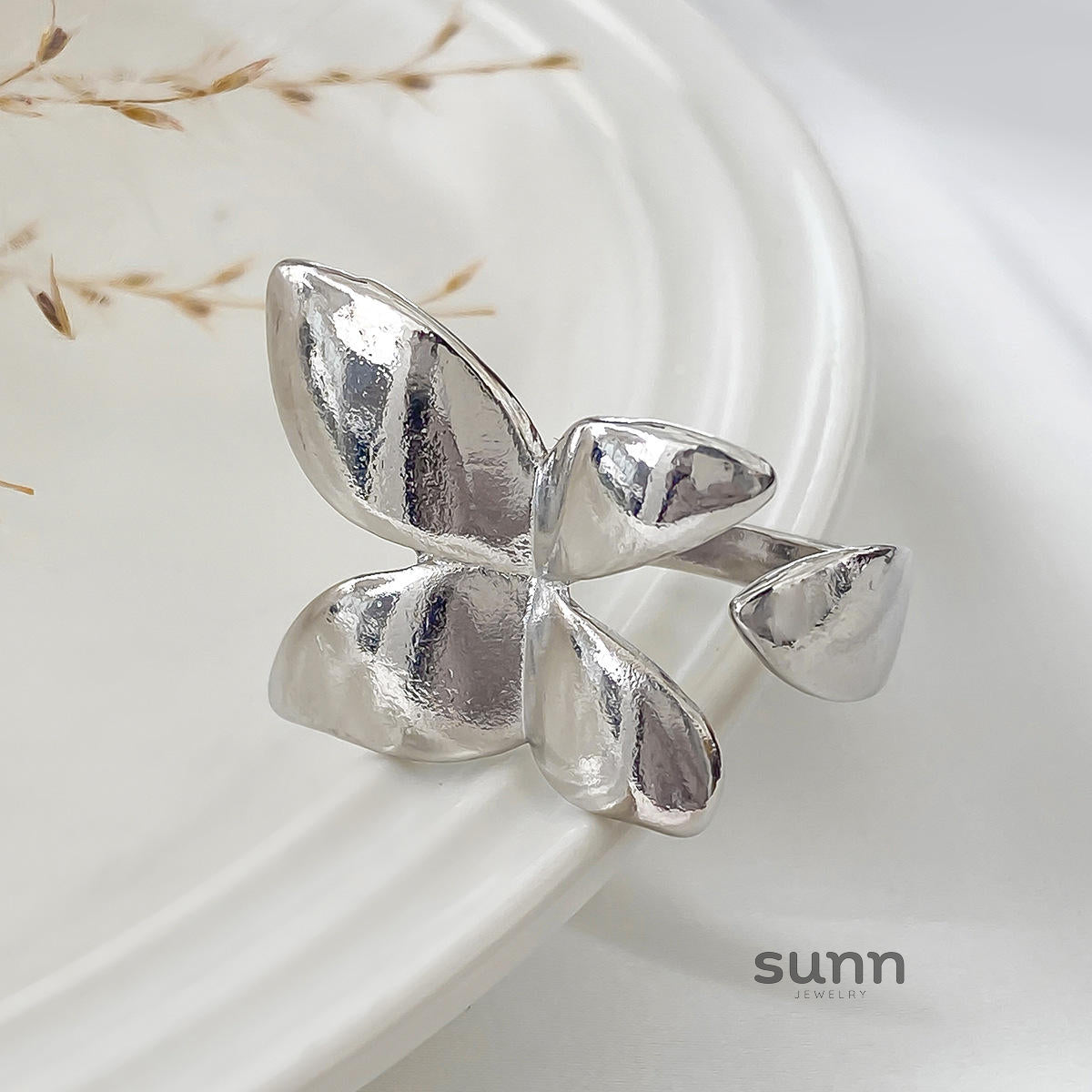 Miracle Glossy Butterfly Bow Ring [D4UR7WVJ]