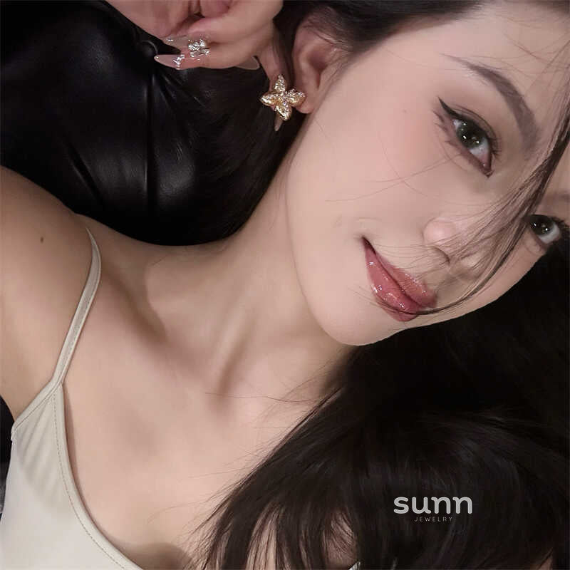 Miral Paved Bloom Earrings [F4G6B5FY]