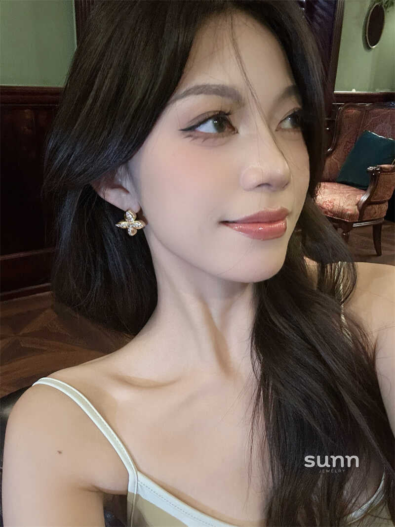 Miral Paved Bloom Earrings [SJZ3BH8B]