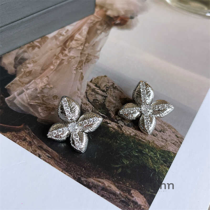 Miral Paved Bloom Earrings [CPJJJQ08]