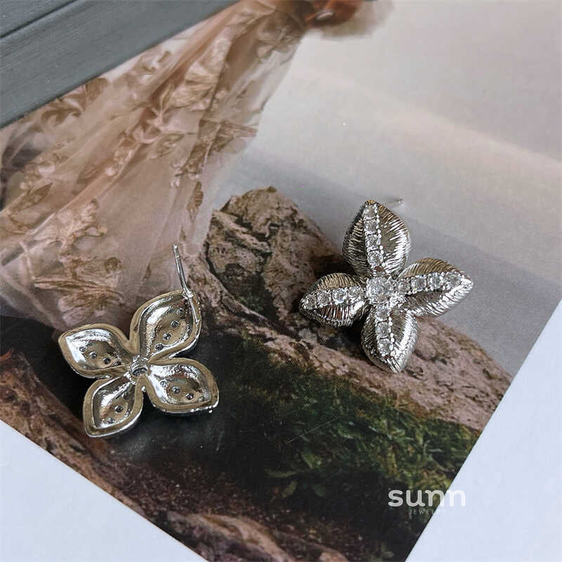 Miral Paved Bloom Earrings [YCV43N87]