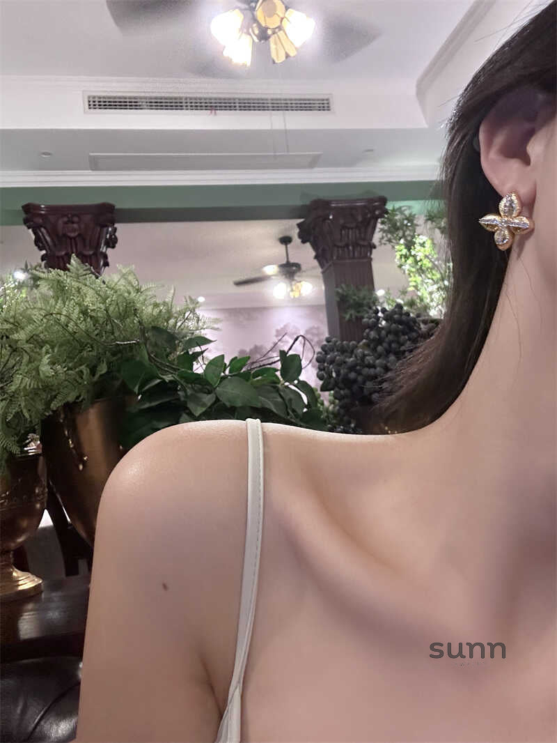 Miral Paved Bloom Earrings [DUIA3XXL]
