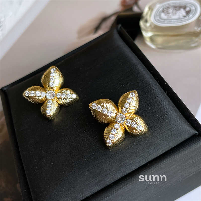 Miral Paved Bloom Earrings [8R1WRYBG]