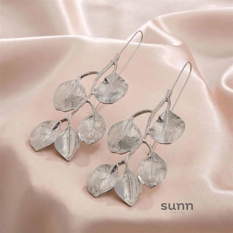 Miri Leaf Tassel Necklace [0IRZCIBU]