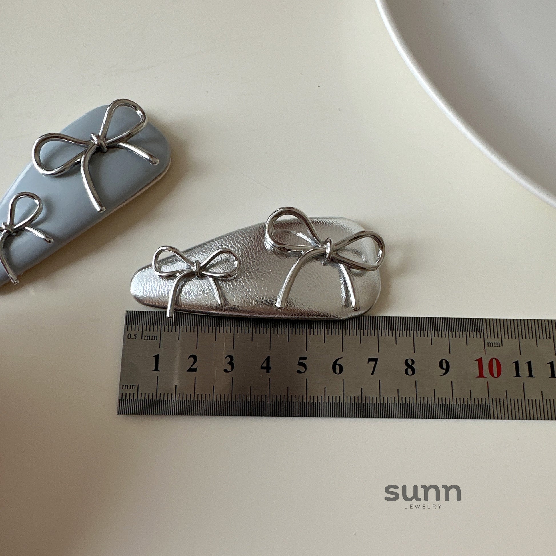 Mirielle Bow Hair Clip [GC38V5V7]