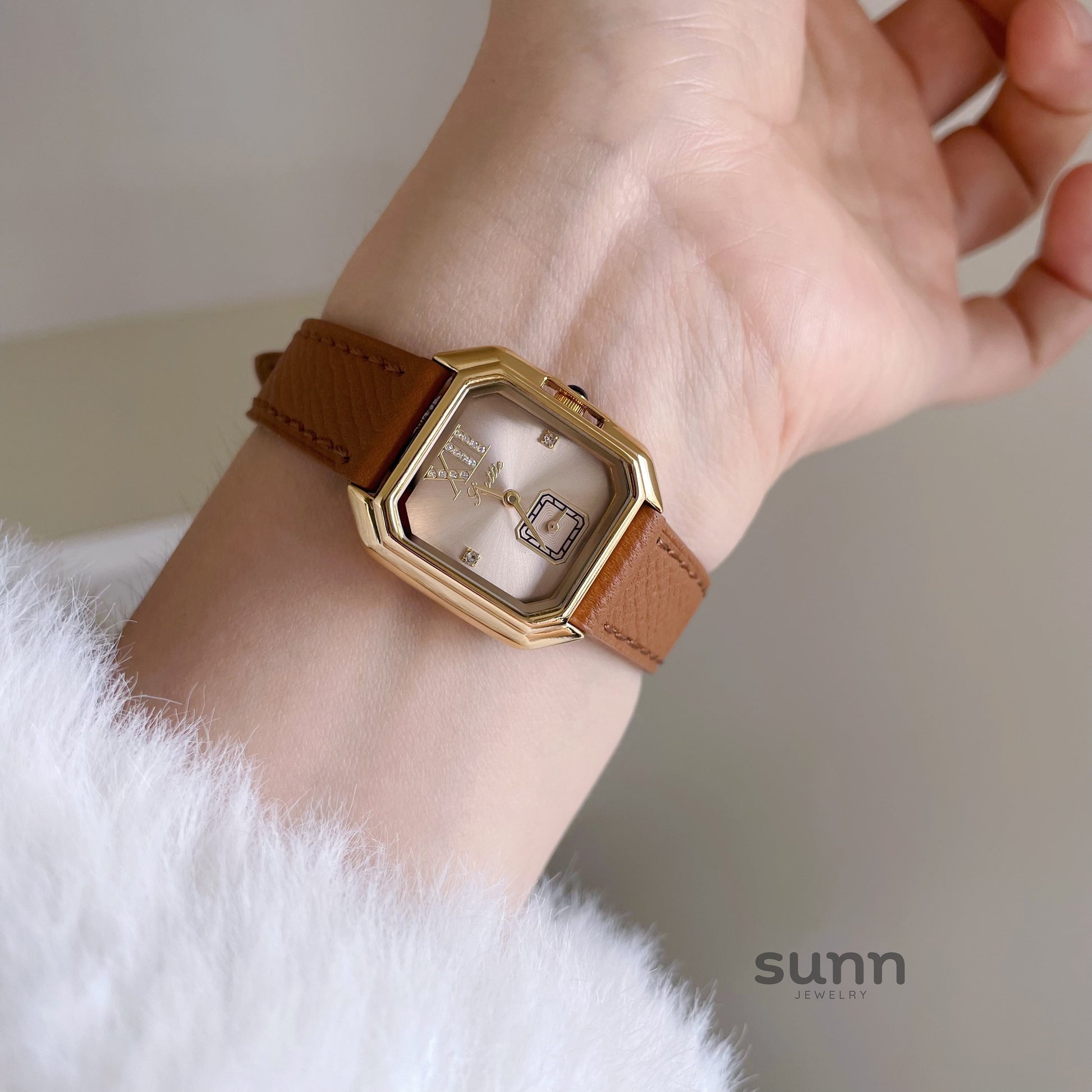 Mirielle Elegant Square Leather Watch [SRMB9K7H]