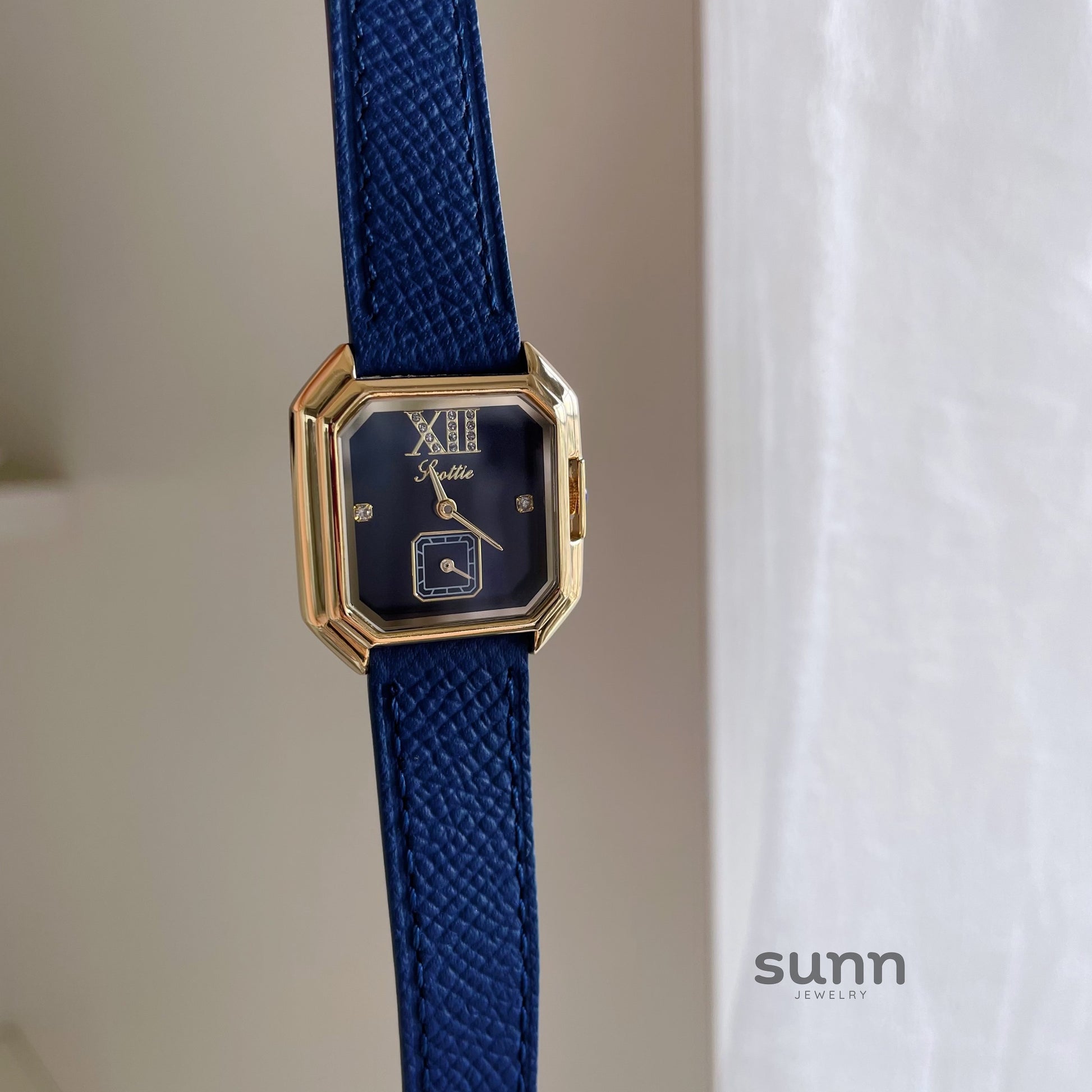 Mirielle Elegant Square Leather Watch [W3BHXSX4]