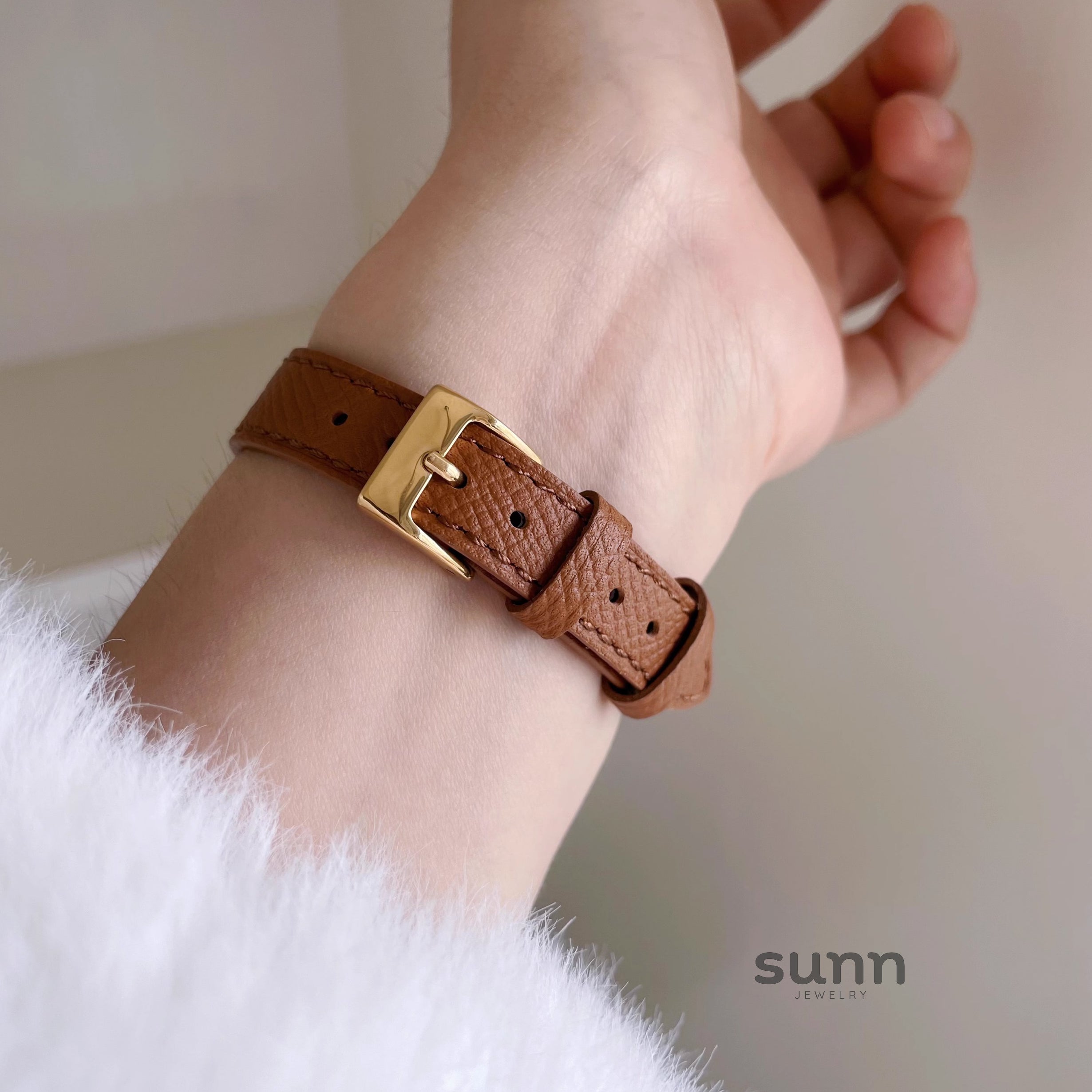 Mirielle Elegant Square Leather Watch [N0AX3GVQ]