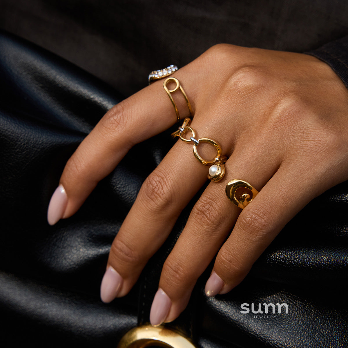 Mishika Paperclip Pearl Ring [DUHU30CA]