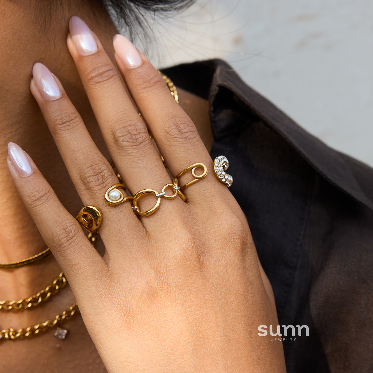 Mishika Paperclip Pearl Ring [GMB96QF7]