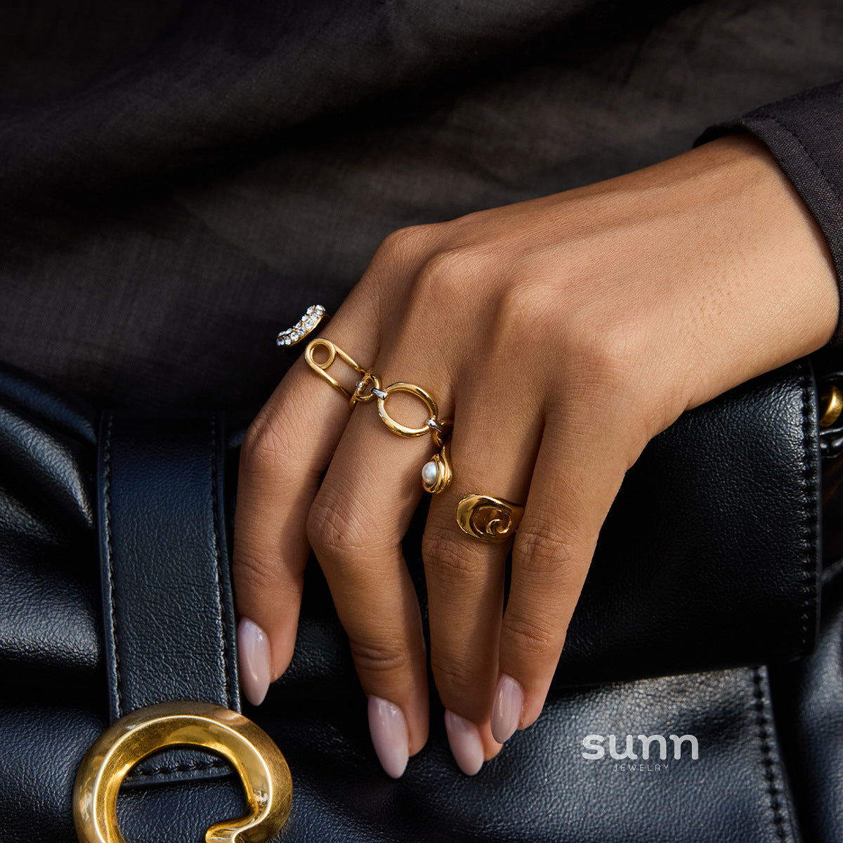 Mishika Paperclip Pearl Ring [5NMKY3TM]