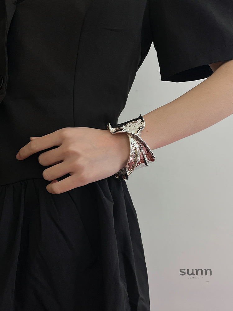 Mishika Sculptural Asymmetric Cuff [J2H9D454]