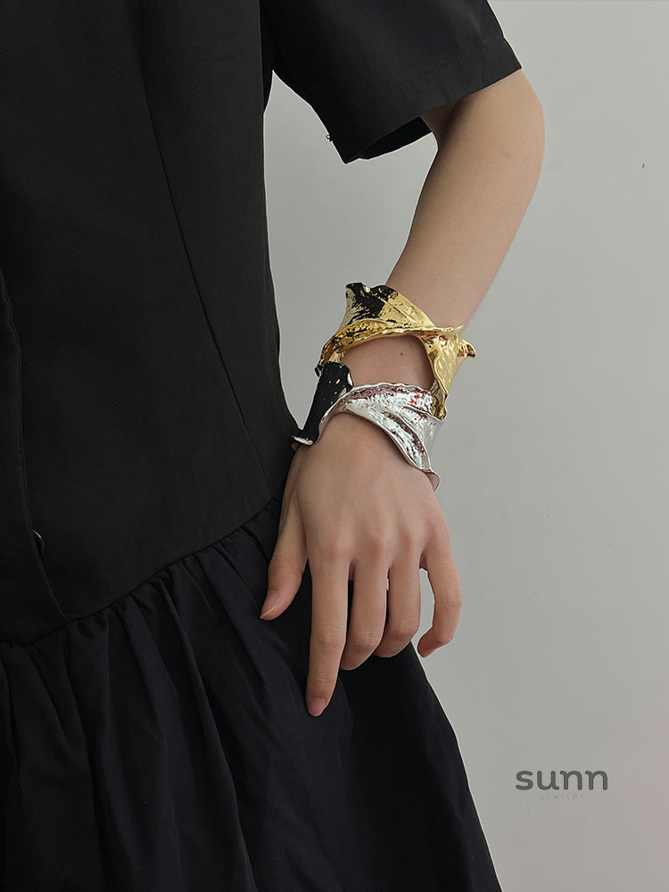 Mishika Sculptural Asymmetric Cuff [PF9MN868]