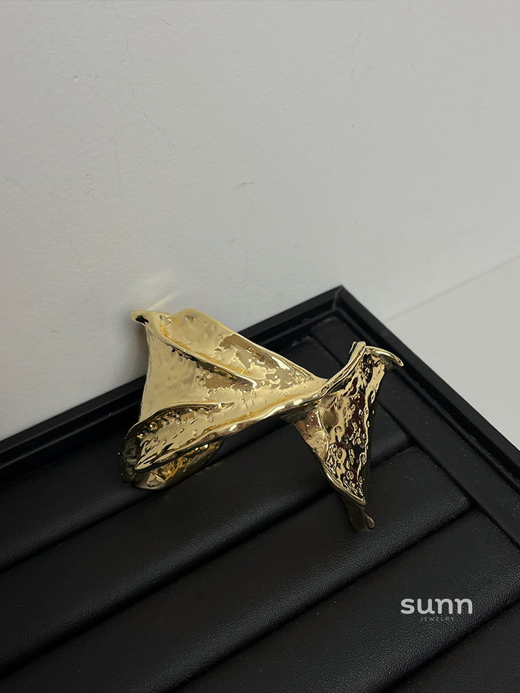 Mishika Sculptural Asymmetric Cuff [80YFZF2J]