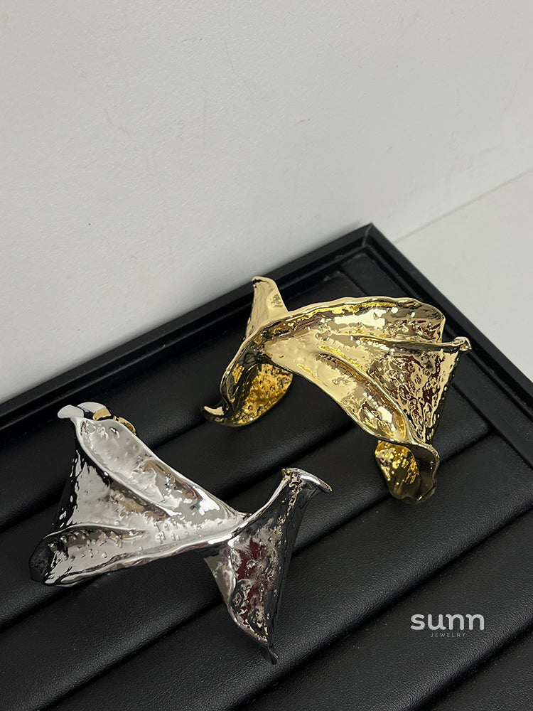 Mishika Sculptural Asymmetric Cuff [FQQKJLO4]