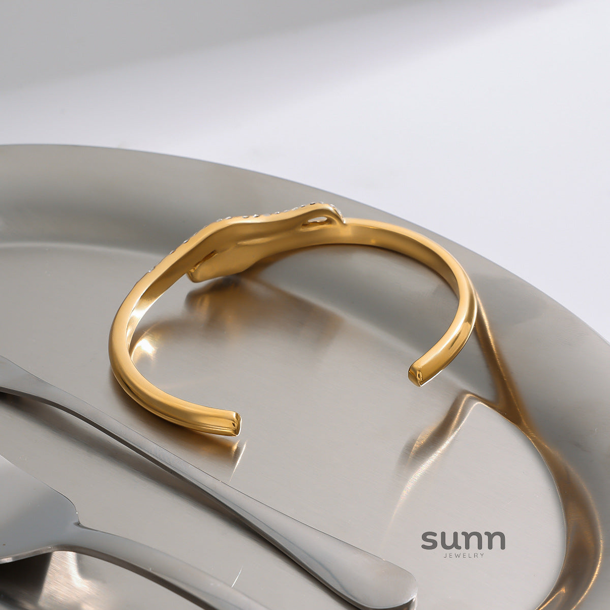 Miya Serpent Cuff Bracelet [TH7ZRU0N]