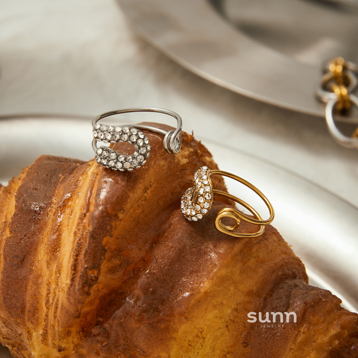 Miyana Paperclip Rhinestone Ring [WJXUK44C]