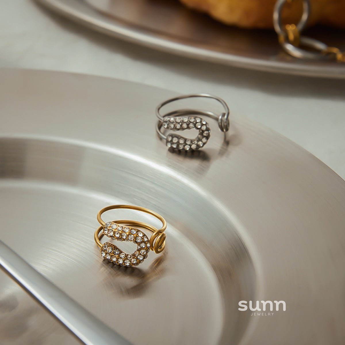 Miyana Paperclip Rhinestone Ring [4GG6KJE0]