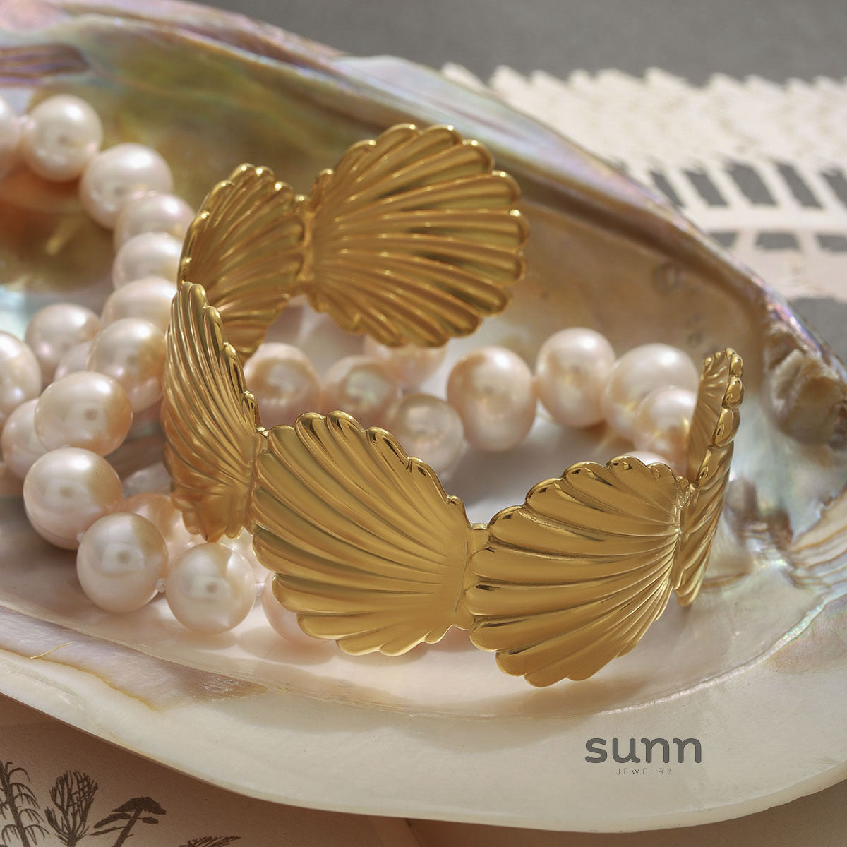 Monae Titanium Shell Bracelets [03M8DR9C]