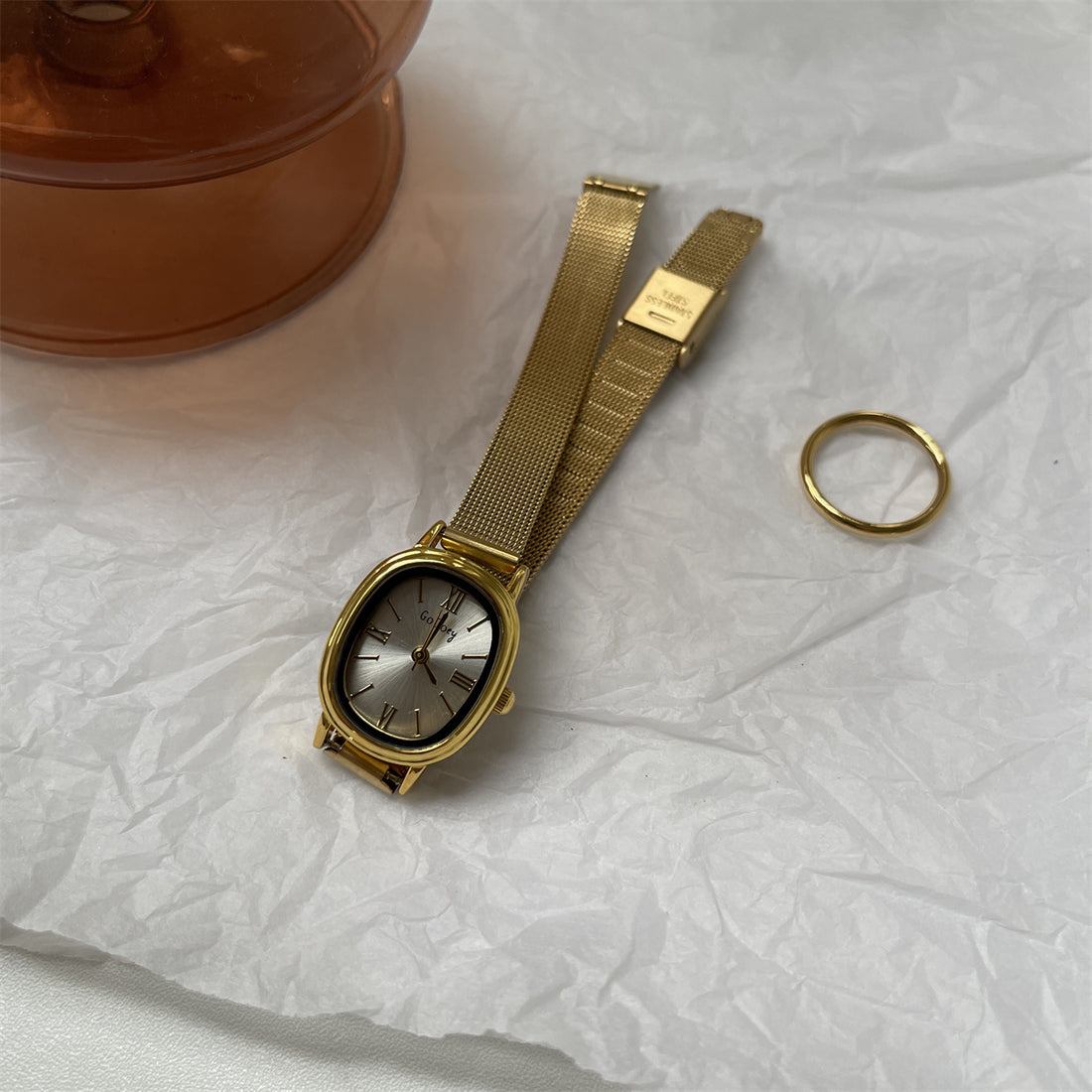 Monet Retro Oval Watch [L3YL4X15]