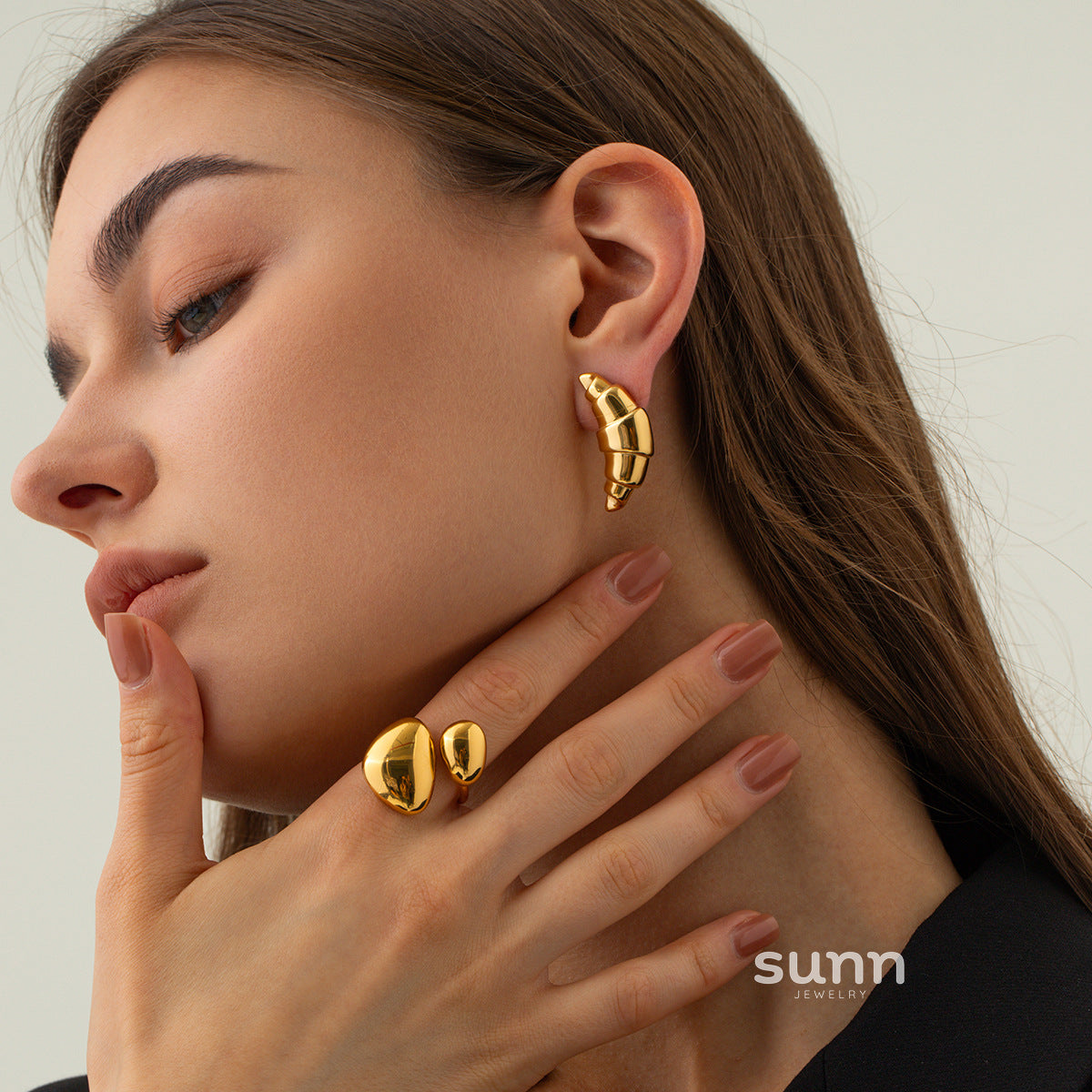 Monserrat Chunky Croissant Earrings [OLY0CP5T]