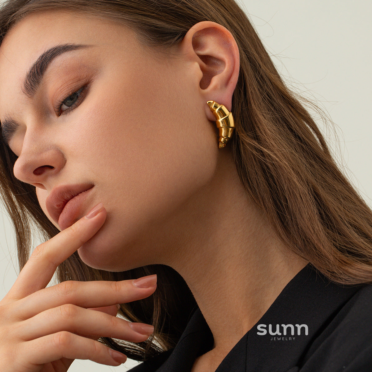 Monserrat Chunky Croissant Earrings [A48HTQAI]