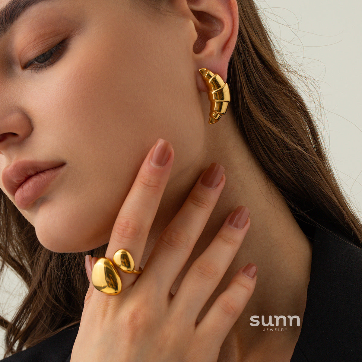 Monserrat Chunky Croissant Earrings [URETG76R]