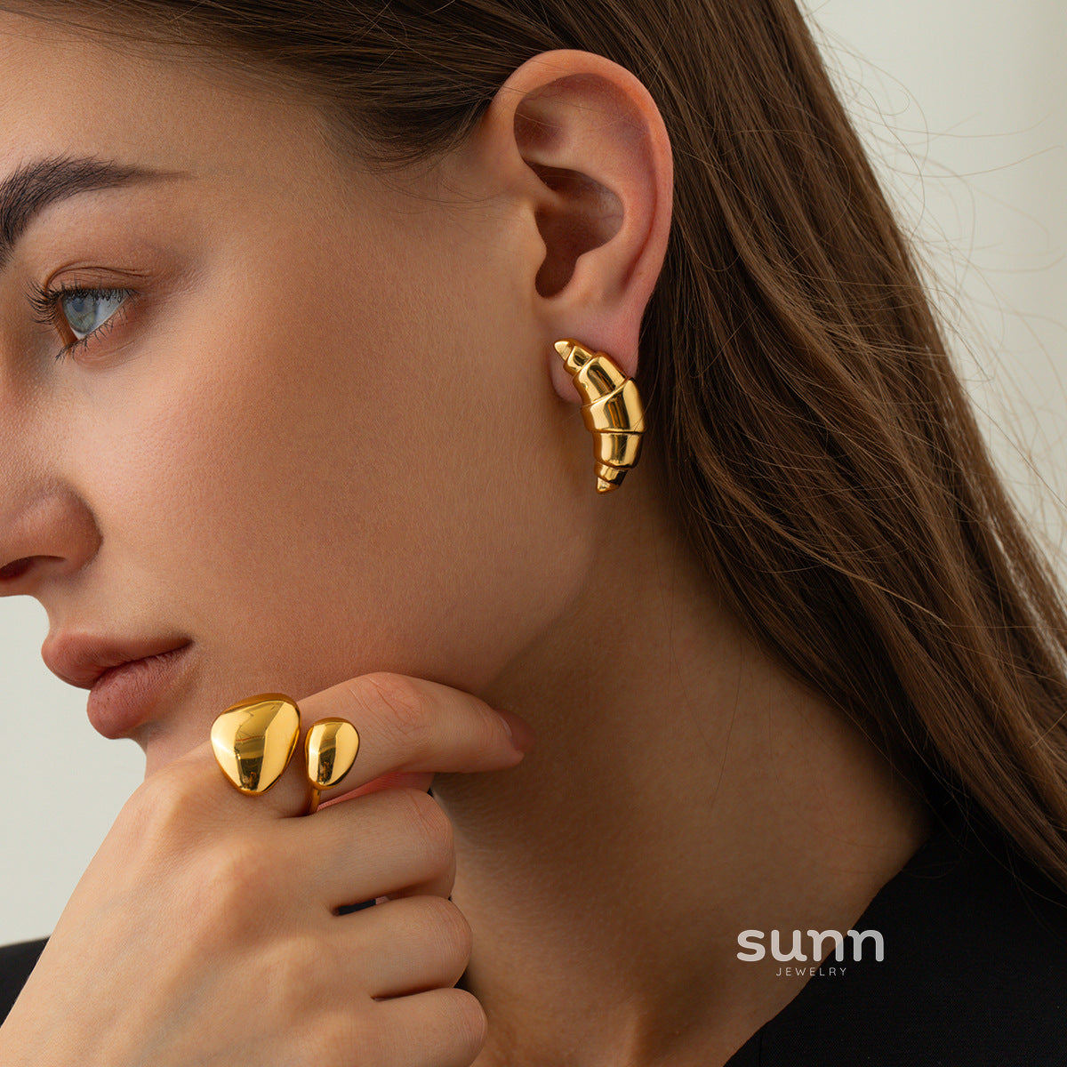 Monserrat Chunky Croissant Earrings [83TLSRTB]