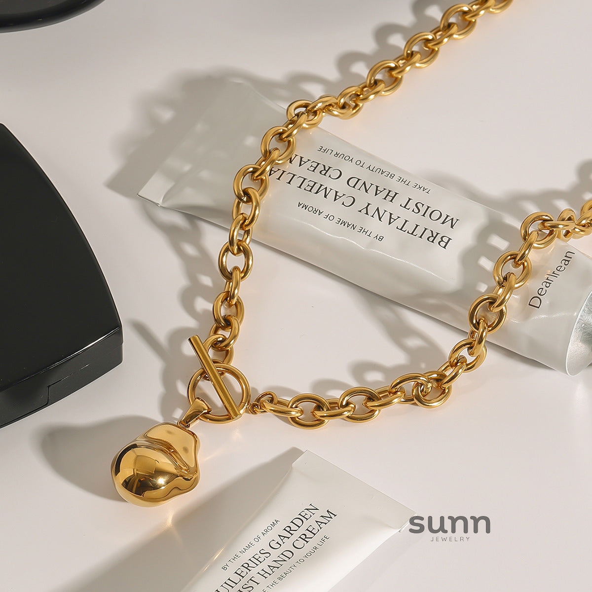 Morrigan Golden Geometric Necklace [VH578883]