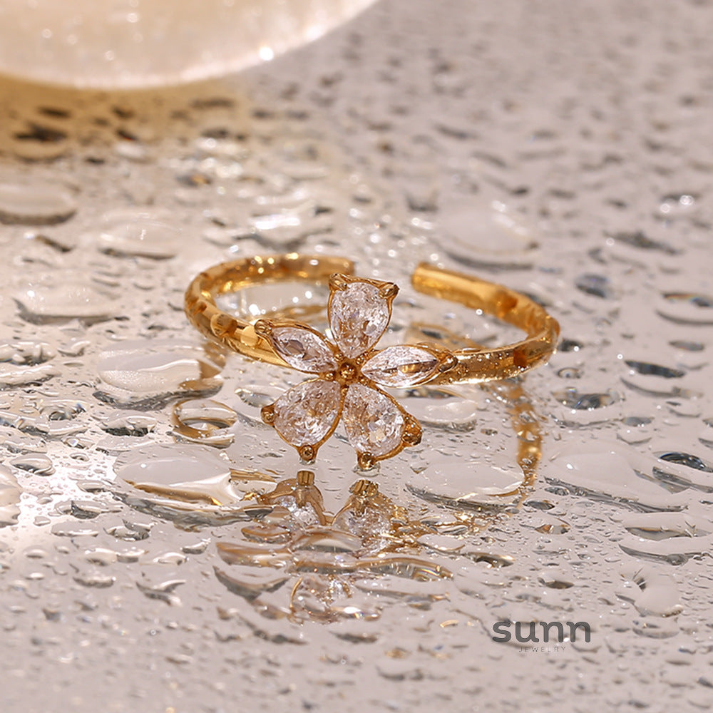 Munira Floral Pave Open Ring [43UFUU9T]