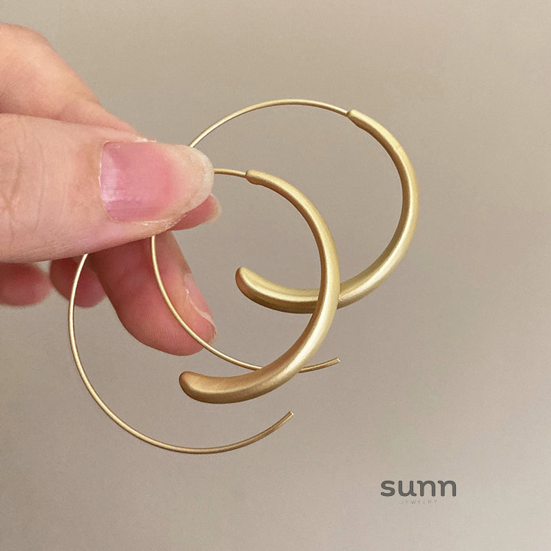 Mushka Modern Gold Hoops [77WFJXUT]