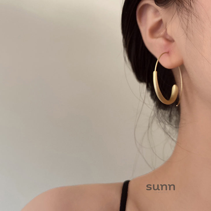 Mushka Modern Gold Hoops [QHZH3OSR]