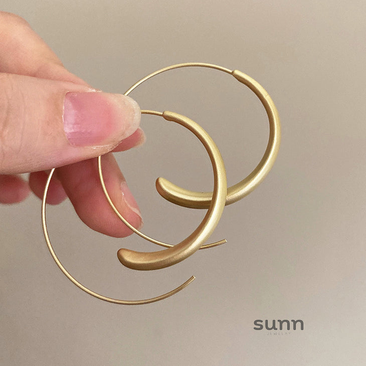 Mushka Modern Gold Hoops [58MYXY3N]