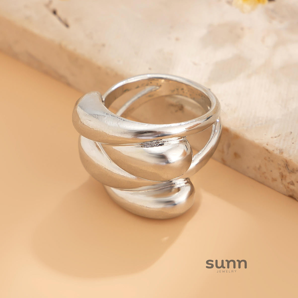 Myiah Asymmetrical Pearl Open Ring [UTDV2UCB]