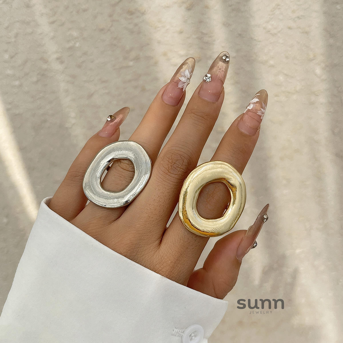 Myiah Asymmetrical Pearl Open Ring [KDM25O48]