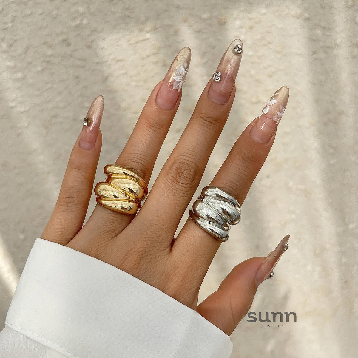 Myiah Asymmetrical Pearl Open Ring [79V48AUU]