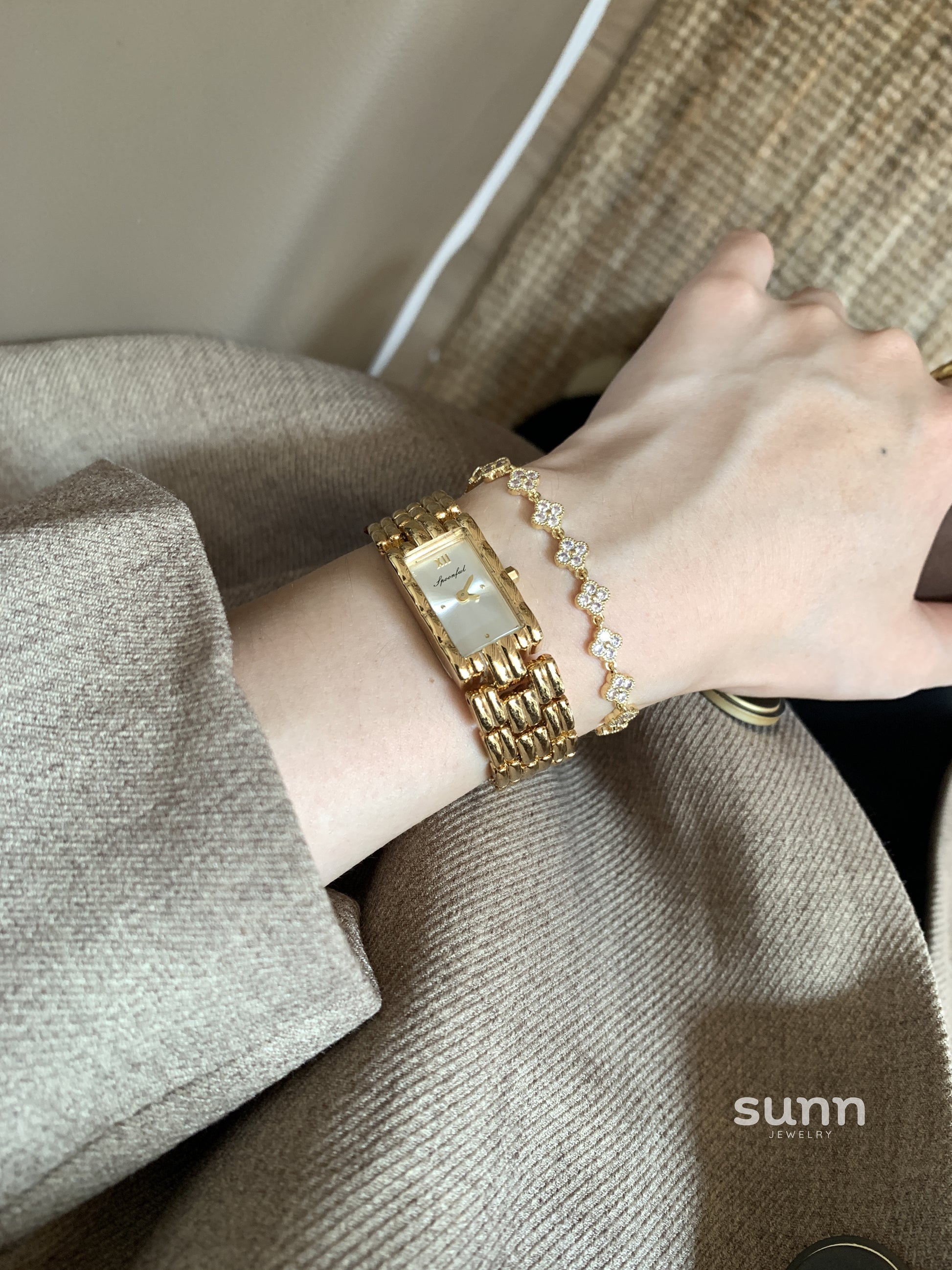 Myleigh Slim Bracelet Watch [VLEDUI96]