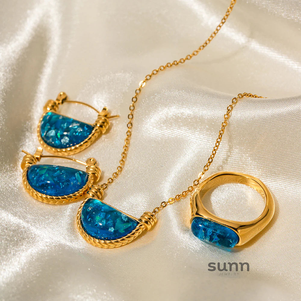 Myracle Blue Resin Pendant Necklace