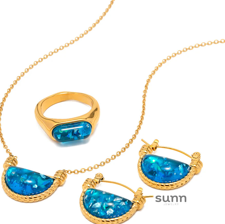 Myracle Blue Resin Pendant Necklace