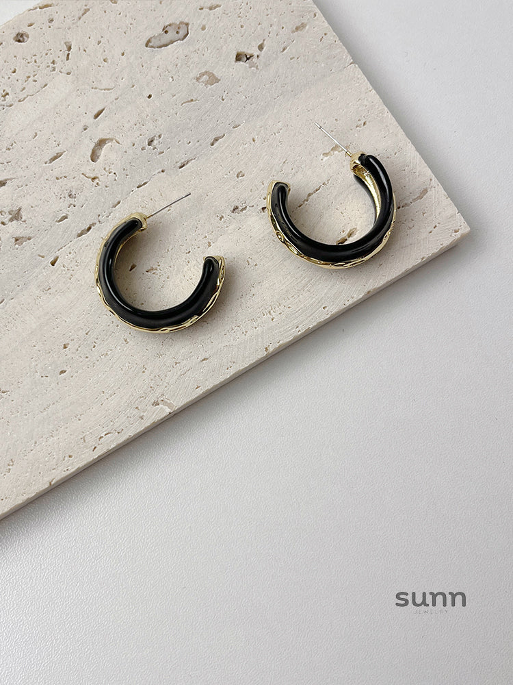 Nabiha Enamel Contrast Earrings