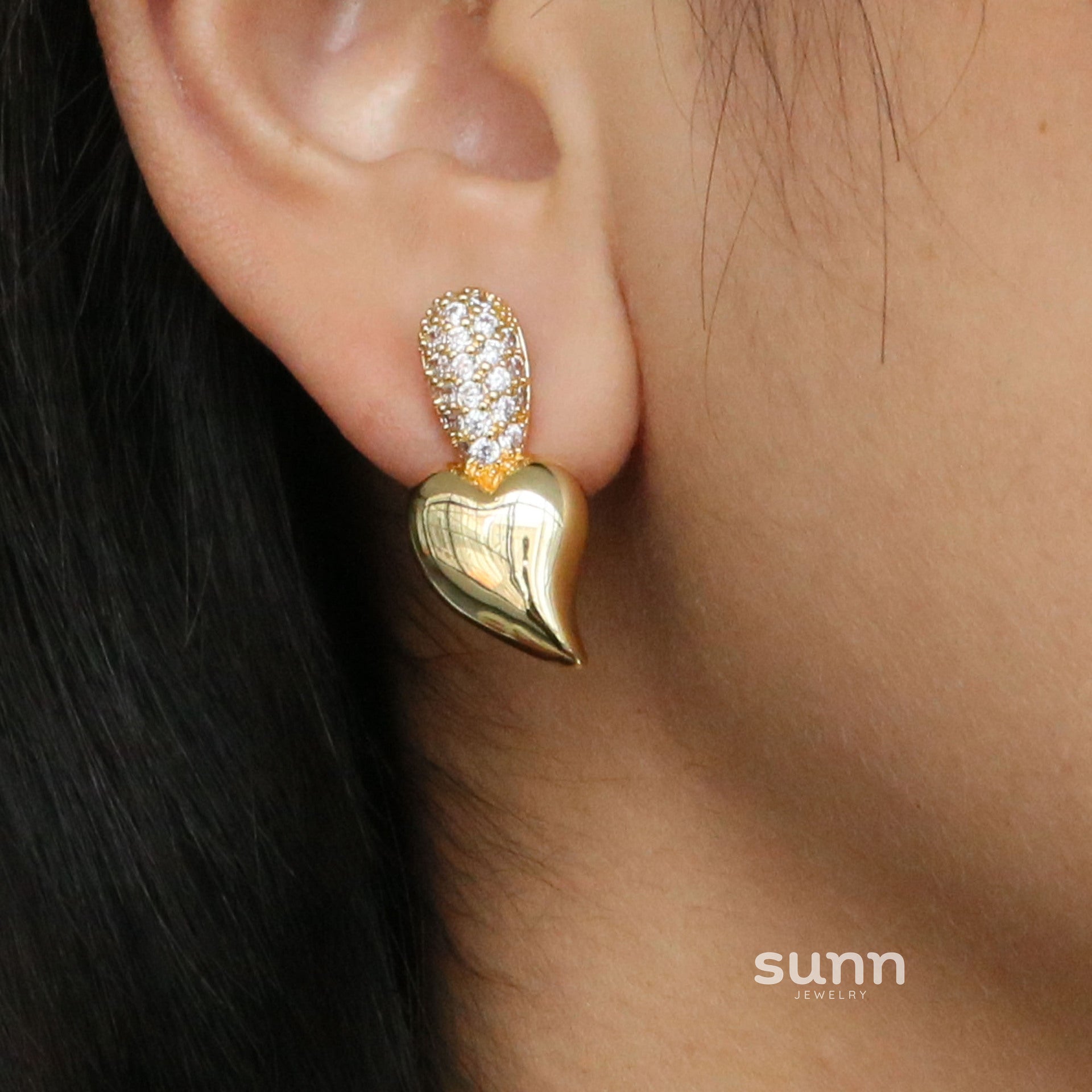 Nabiha Gold Heart Drop Earrings [55SYNMVD]