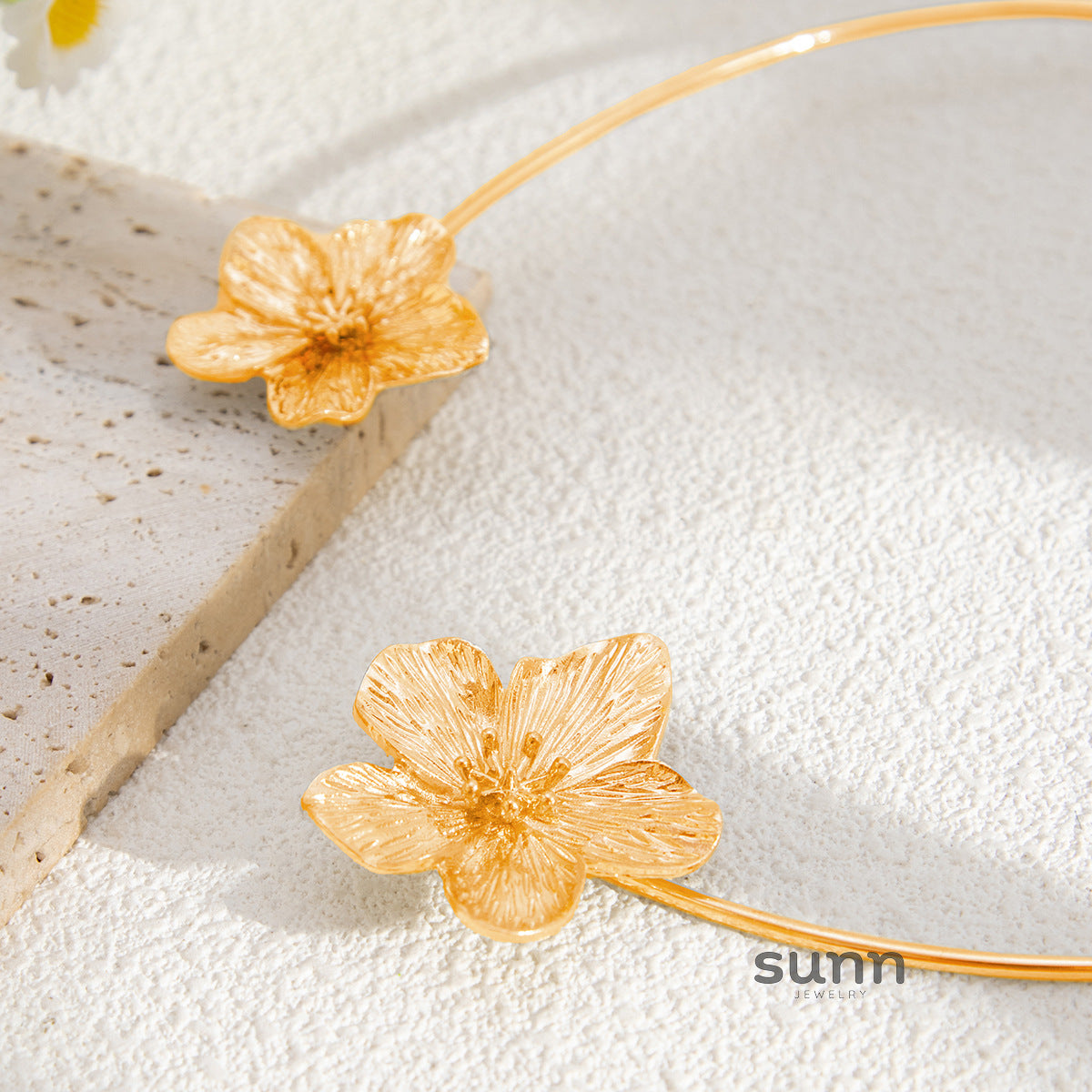 Naevia Bloom Starfish Choker [UYJZ6FII]