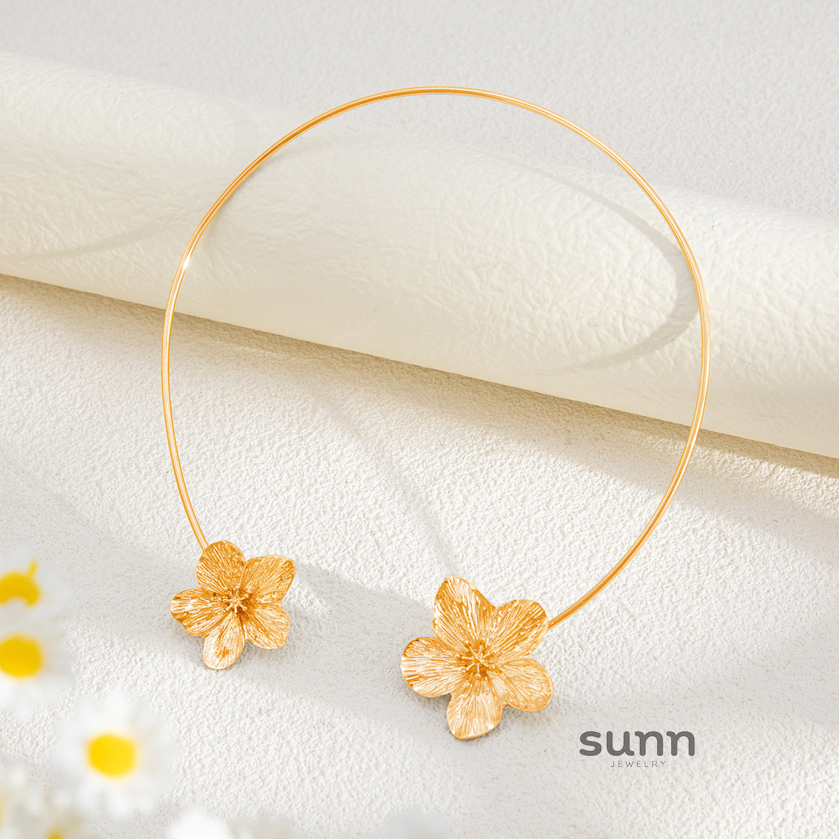 Naevia Bloom Starfish Choker [V137OV5M]